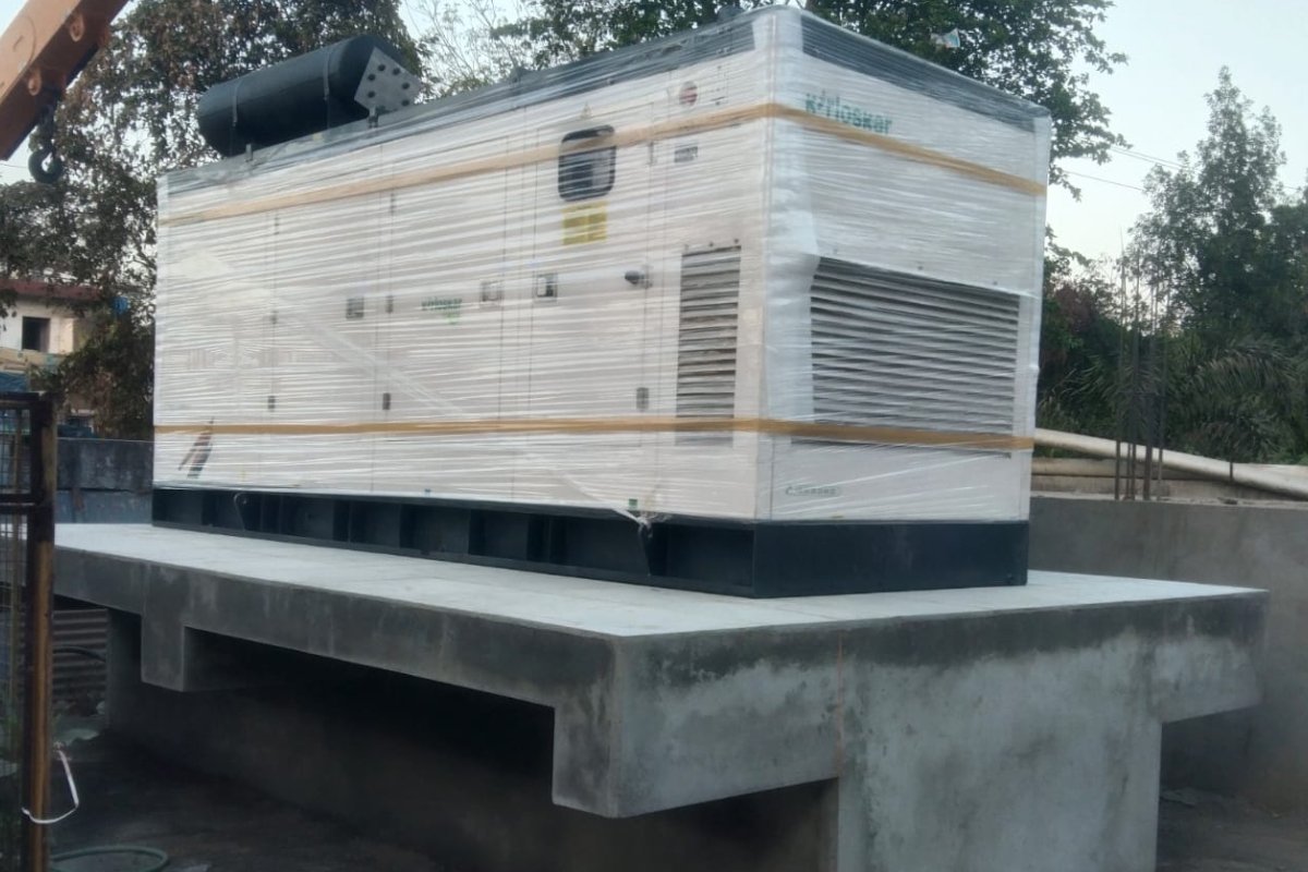 Custom-built electrical control panel for power distribution